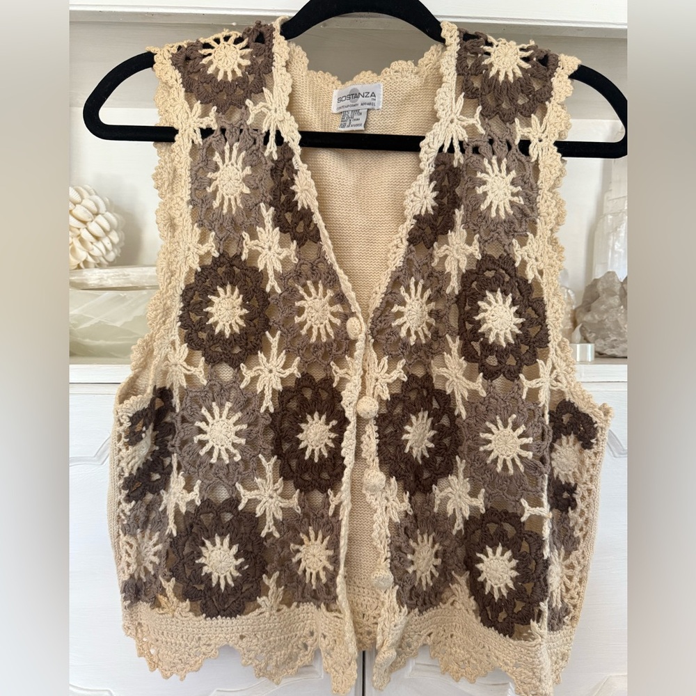 Crocheted Neutral Floral Vest - Sostanza